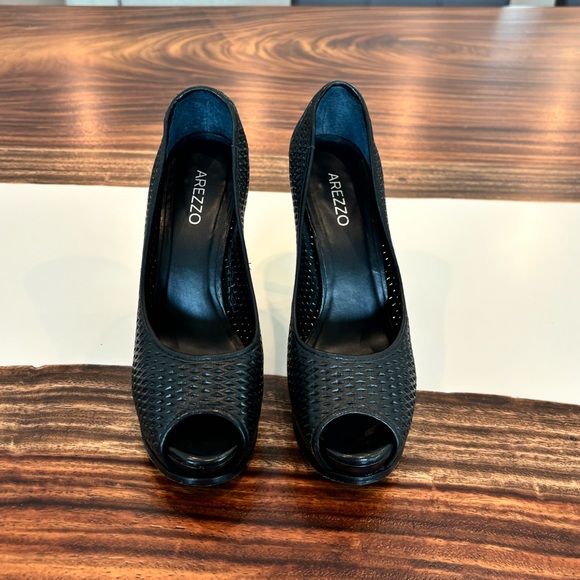 Arezzo Heels - Picture 3 of 6